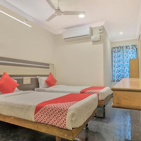 Oyo 11428 Hotel Krishna'S Residency Hyderabad Eksteriør billede
