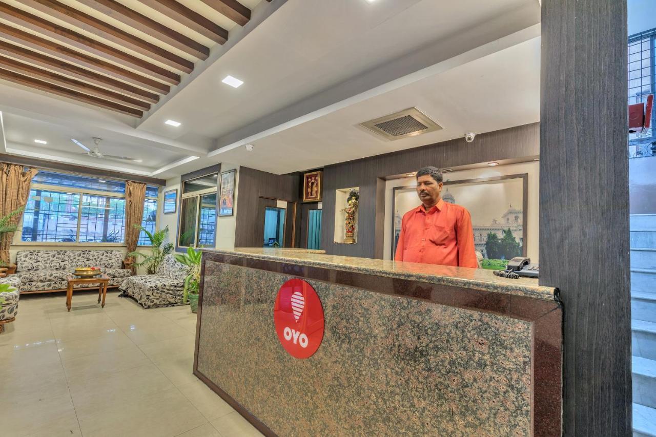 Oyo 11428 Hotel Krishna'S Residency Hyderabad Eksteriør billede