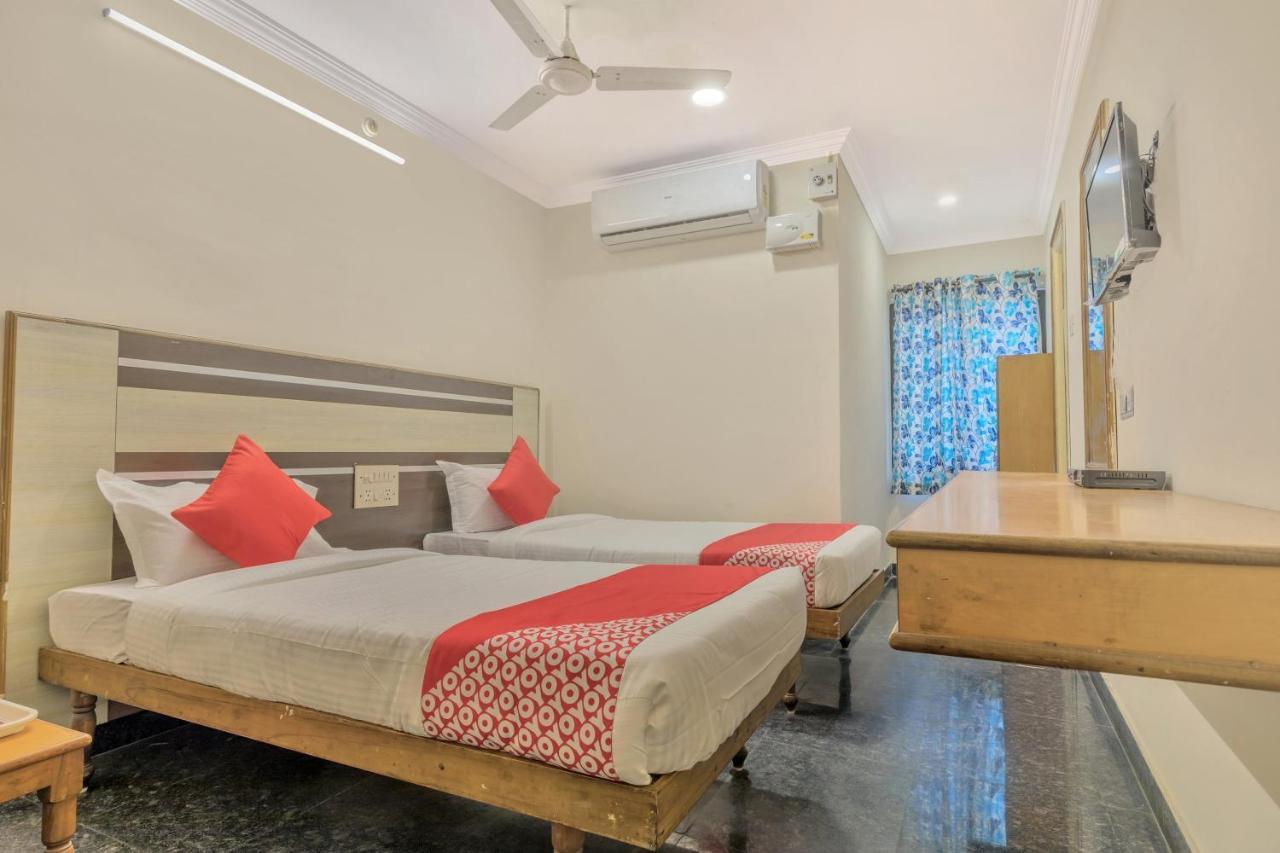 Oyo 11428 Hotel Krishna'S Residency Hyderabad Eksteriør billede